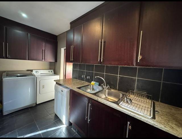 4 BEDROOM TOWNHOUSE FOR SALE IN MIDSTREAM ESTATE